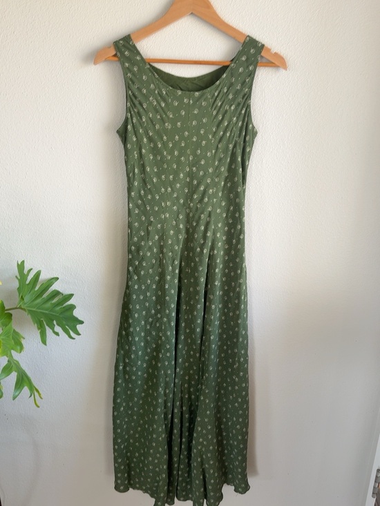 Sundance Dresses & Skirts - Sundance Olive Ditsy Floral Lined Maxi Dress